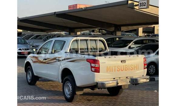 Sayi Imported Mitsubishi L200 White Mota in Import - Dubai a Ashanti Sayi Imported Mitsubishi L200 White Mota in Import - Dubai a Ashanti