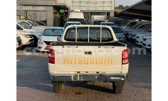 Sayi Imported Mitsubishi L200 White Mota in Import - Dubai a Ashanti Sayi Imported Mitsubishi L200 White Mota in Import - Dubai a Ashanti