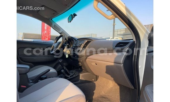 Sayi Imported Mitsubishi L200 White Mota in Import - Dubai a Ashanti Sayi Imported Mitsubishi L200 White Mota in Import - Dubai a Ashanti