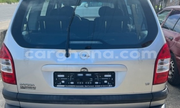 Ra Àlòkù Opel Zafira Silver Ọkọ̀ in Cape Coast ni Aarin Ra Àlòkù Opel Zafira Silver Ọkọ̀ in Cape Coast ni Aarin