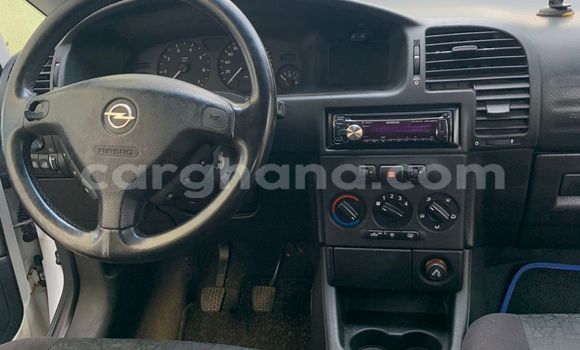 Ra Àlòkù Opel Zafira Silver Ọkọ̀ in Cape Coast ni Aarin Ra Àlòkù Opel Zafira Silver Ọkọ̀ in Cape Coast ni Aarin