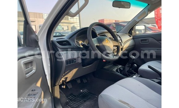 Ra Imported Mitsubishi L200 funfun Ọkọ̀ in Import - Dubai ni Ashanti Ra Imported Mitsubishi L200 funfun Ọkọ̀ in Import - Dubai ni Ashanti