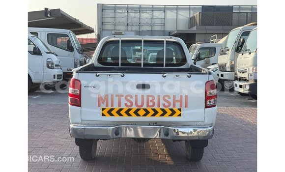 Ra Imported Mitsubishi L200 funfun Ọkọ̀ in Import - Dubai ni Ashanti Ra Imported Mitsubishi L200 funfun Ọkọ̀ in Import - Dubai ni Ashanti