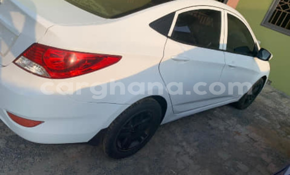 Sayi Na hannu Hyundai Accent White Mota in Accra a Greater Accra Sayi Na hannu Hyundai Accent White Mota in Accra a Greater Accra
