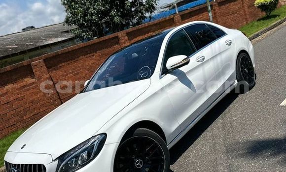 Ra Àlòkù Mercedes-Benz E-Classe funfun Ọkọ̀ in Accra ni Greater Accra Ra Àlòkù Mercedes-Benz E-Classe funfun Ọkọ̀ in Accra ni Greater Accra