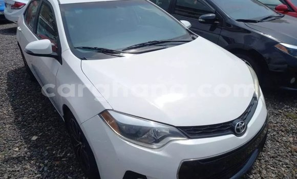 Ra Àlòkù Toyota Corolla funfun Ọkọ̀ in Accra ni Greater Accra