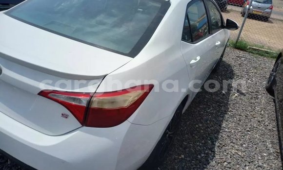 Ra Àlòkù Toyota Corolla funfun Ọkọ̀ in Accra ni Greater Accra Ra Àlòkù Toyota Corolla funfun Ọkọ̀ in Accra ni Greater Accra