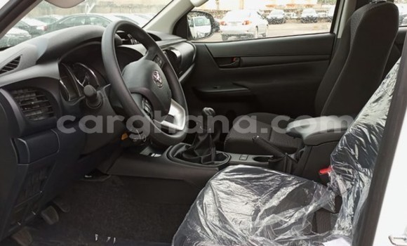 Sayi Na hannu Toyota Hilux White Mota in Sekondi–Takoradi Metropolitan a Yamma Sayi Na hannu Toyota Hilux White Mota in Sekondi–Takoradi Metropolitan a Yamma