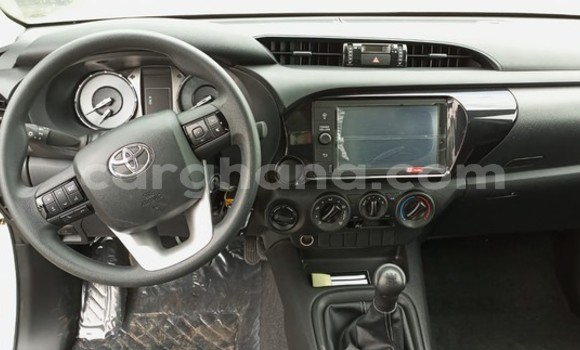 Sayi Na hannu Toyota Hilux White Mota in Sekondi–Takoradi Metropolitan a Yamma Sayi Na hannu Toyota Hilux White Mota in Sekondi–Takoradi Metropolitan a Yamma