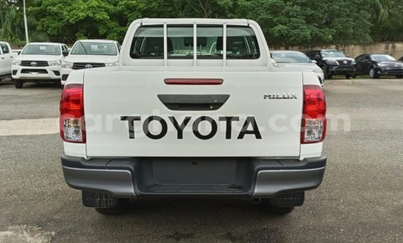 Sayi Na hannu Toyota Hilux White Mota in Sekondi–Takoradi Metropolitan a Yamma Sayi Na hannu Toyota Hilux White Mota in Sekondi–Takoradi Metropolitan a Yamma