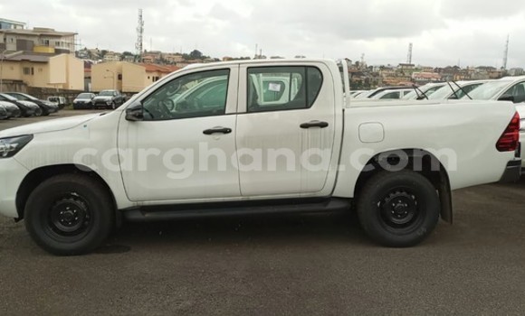 Sayi Na hannu Toyota Hilux White Mota in Sekondi–Takoradi Metropolitan a Yamma Sayi Na hannu Toyota Hilux White Mota in Sekondi–Takoradi Metropolitan a Yamma