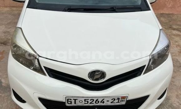 Sayi Na hannu Toyota Vitz White Mota in Accra a Greater Accra