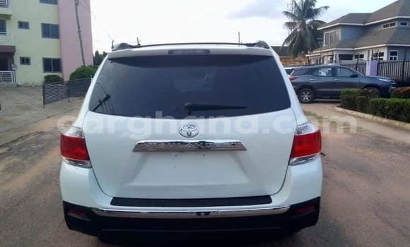 Buy Used Toyota Highlander White Car in Accra in Greater Accra Buy Used Toyota Highlander White Car in Accra in Greater Accra