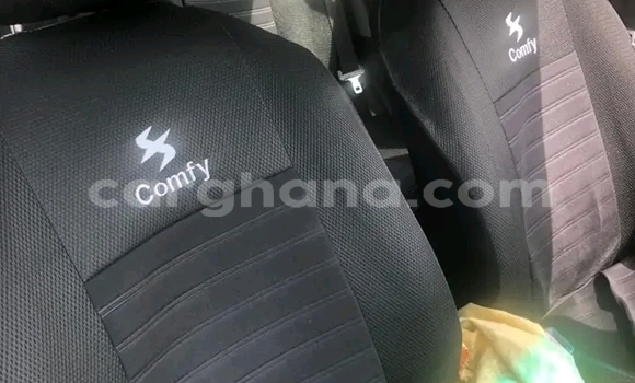 Buy Used Toyota Yaris White Car in Accra in Greater Accra Buy Used Toyota Yaris White Car in Accra in Greater Accra