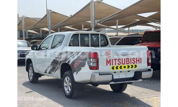 Ra Imported Mitsubishi L200 funfun Ọkọ̀ in Import - Dubai ni Ashanti Ra Imported Mitsubishi L200 funfun Ọkọ̀ in Import - Dubai ni Ashanti