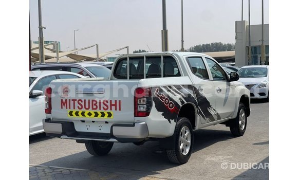 Ra Imported Mitsubishi L200 funfun Ọkọ̀ in Import - Dubai ni Ashanti Ra Imported Mitsubishi L200 funfun Ọkọ̀ in Import - Dubai ni Ashanti