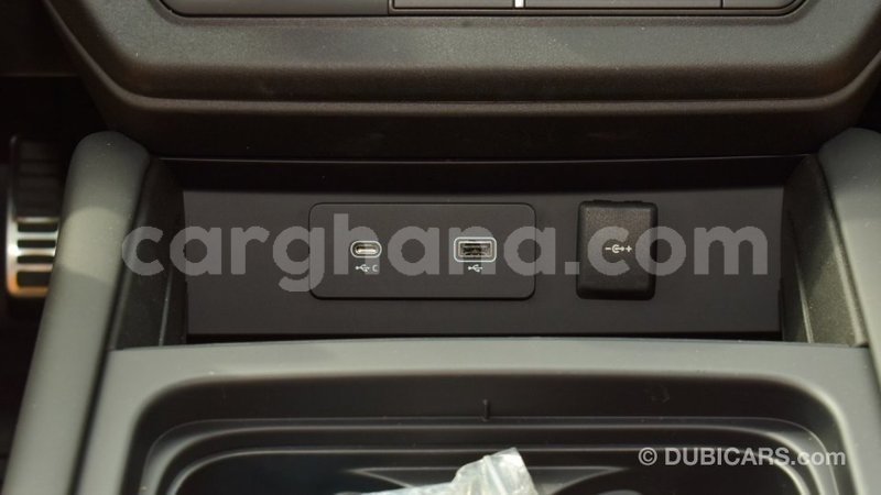 Big with watermark land rover defender ashanti import dubai 57047