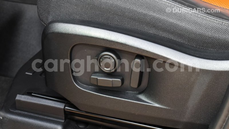 Big with watermark land rover defender ashanti import dubai 57063