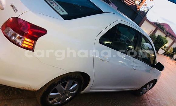 Sayi Na hannu Toyota Yaris White Mota in Accra a Greater Accra Sayi Na hannu Toyota Yaris White Mota in Accra a Greater Accra