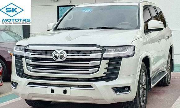 Sayi Imported Toyota Land Cruiser White Mota in Import - Dubai a Ashanti