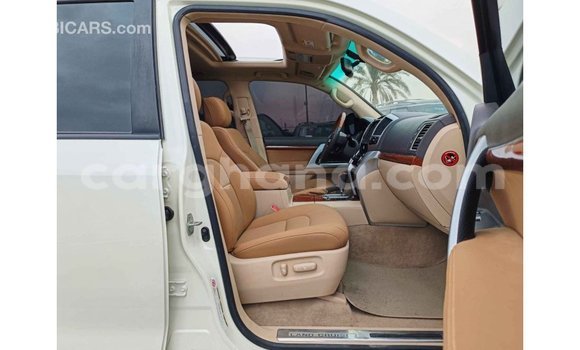 Buy Import Toyota Land Cruiser White Car in Import - Dubai in Ashanti Buy Import Toyota Land Cruiser White Car in Import - Dubai in Ashanti