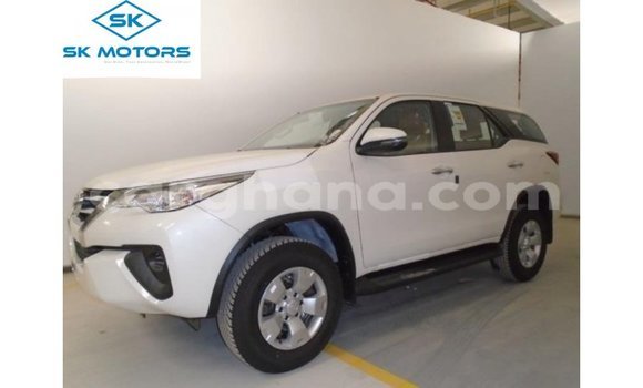 Sayi Imported Toyota Fortuner White Mota in Import - Dubai a Ashanti Sayi Imported Toyota Fortuner White Mota in Import - Dubai a Ashanti