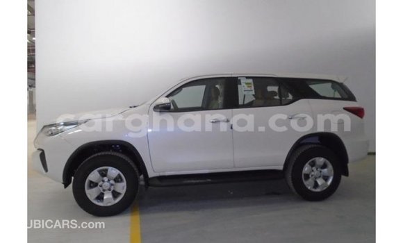 Sayi Imported Toyota Fortuner White Mota in Import - Dubai a Ashanti Sayi Imported Toyota Fortuner White Mota in Import - Dubai a Ashanti