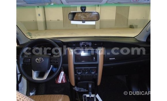 Sayi Imported Toyota Fortuner White Mota in Import - Dubai a Ashanti Sayi Imported Toyota Fortuner White Mota in Import - Dubai a Ashanti