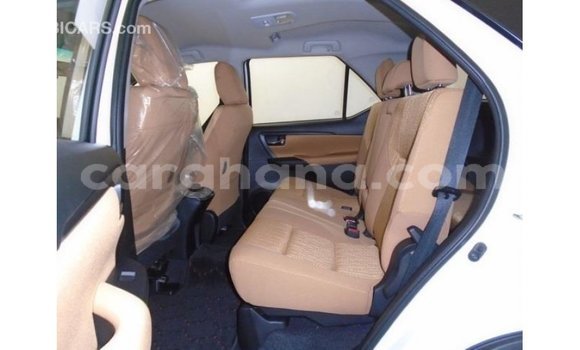 Sayi Imported Toyota Fortuner White Mota in Import - Dubai a Ashanti Sayi Imported Toyota Fortuner White Mota in Import - Dubai a Ashanti