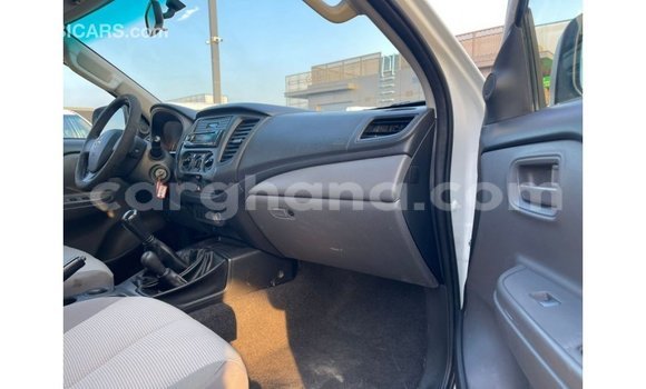 Buy Import Mitsubishi L200 White Car in Import - Dubai in Ashanti Buy Import Mitsubishi L200 White Car in Import - Dubai in Ashanti