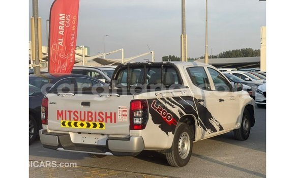 Ra Imported Mitsubishi L200 funfun Ọkọ̀ in Import - Dubai ni Ashanti Ra Imported Mitsubishi L200 funfun Ọkọ̀ in Import - Dubai ni Ashanti