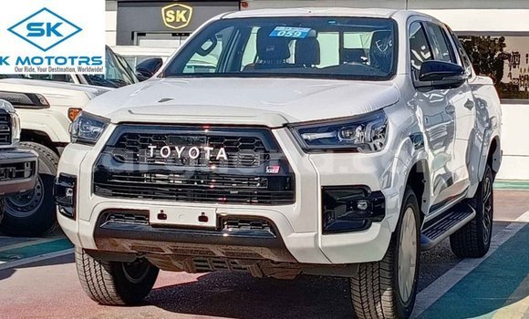 Sayi Imported Toyota Hilux White Mota in Import - Dubai a Ashanti