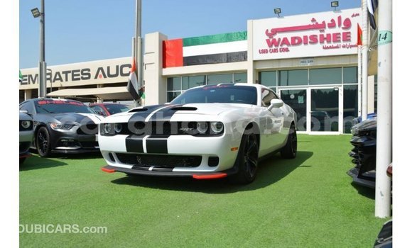 Ra Imported Dodge Challenger funfun Ọkọ̀ in Import - Dubai ni Ashanti Ra Imported Dodge Challenger funfun Ọkọ̀ in Import - Dubai ni Ashanti