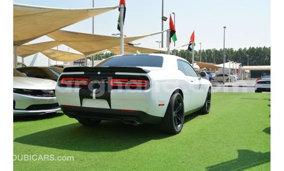Ra Imported Dodge Challenger funfun Ọkọ̀ in Import - Dubai ni Ashanti Ra Imported Dodge Challenger funfun Ọkọ̀ in Import - Dubai ni Ashanti