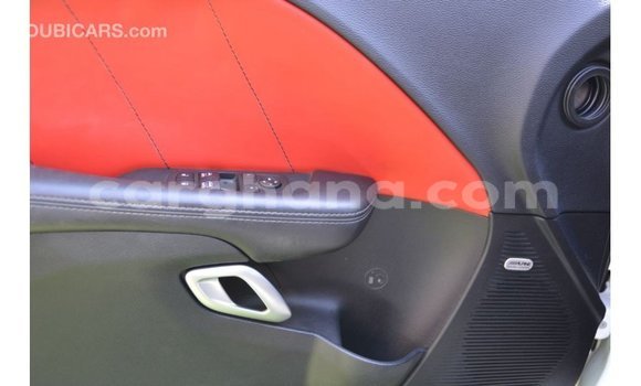 Ra Imported Dodge Challenger funfun Ọkọ̀ in Import - Dubai ni Ashanti Ra Imported Dodge Challenger funfun Ọkọ̀ in Import - Dubai ni Ashanti