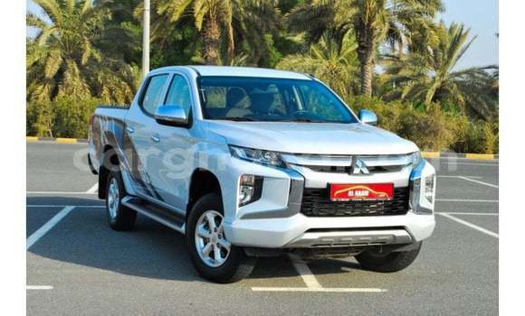 Buy Import Mitsubishi L200 White Car in Import - Dubai in Ashanti
