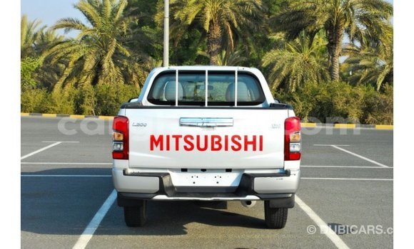 Ra Imported Mitsubishi L200 funfun Ọkọ̀ in Import - Dubai ni Ashanti Ra Imported Mitsubishi L200 funfun Ọkọ̀ in Import - Dubai ni Ashanti
