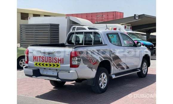 Sayi Imported Mitsubishi L200 White Mota in Import - Dubai a Ashanti Sayi Imported Mitsubishi L200 White Mota in Import - Dubai a Ashanti