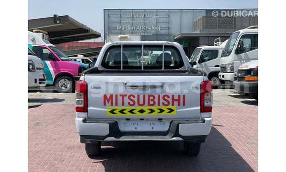 Sayi Imported Mitsubishi L200 White Mota in Import - Dubai a Ashanti Sayi Imported Mitsubishi L200 White Mota in Import - Dubai a Ashanti