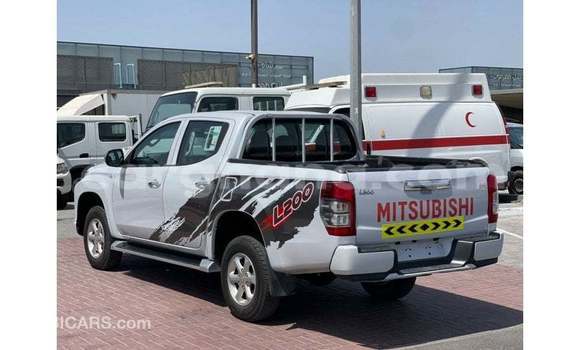 Sayi Imported Mitsubishi L200 White Mota in Import - Dubai a Ashanti Sayi Imported Mitsubishi L200 White Mota in Import - Dubai a Ashanti