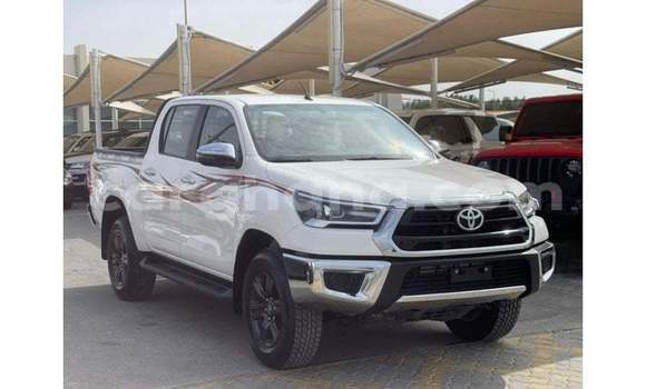 Sayi Imported Toyota Hilux White Mota in Import - Dubai a Ashanti