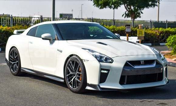 Ra Imported Nissan GT-R funfun Ọkọ̀ in Import - Dubai ni Ashanti