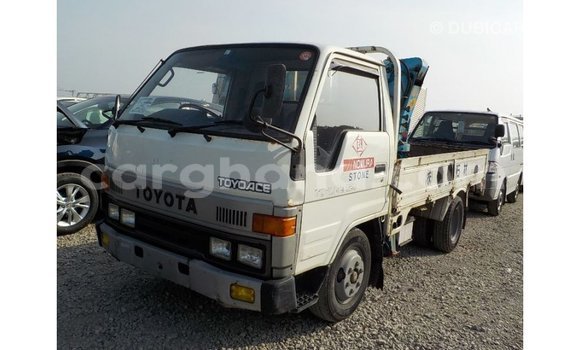 Buy Import Toyota Pickup White Car in Import - Dubai in Ashanti Buy Import Toyota Pickup White Car in Import - Dubai in Ashanti