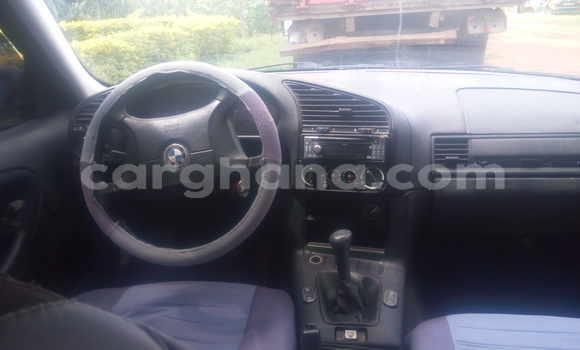 Ra Àlòkù BMW 3–Series Silver Ọkọ̀ in Mpraeso ni Oorun