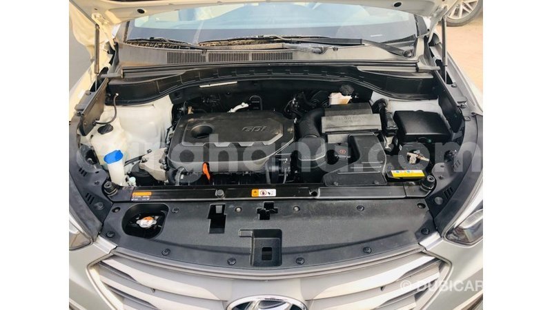 Big with watermark hyundai santa fe ashanti import dubai 10671