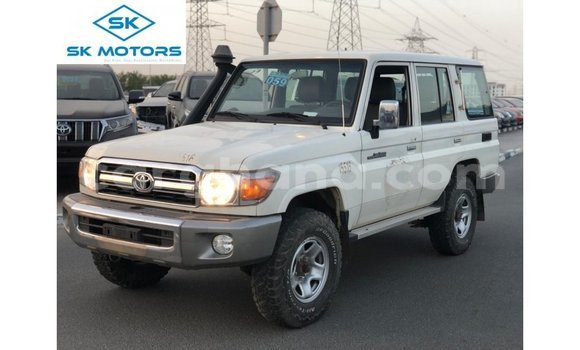 Sayi Imported Toyota Land Cruiser White Mota in Import - Dubai a Ashanti Sayi Imported Toyota Land Cruiser White Mota in Import - Dubai a Ashanti