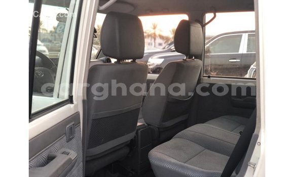 Sayi Imported Toyota Land Cruiser White Mota in Import - Dubai a Ashanti Sayi Imported Toyota Land Cruiser White Mota in Import - Dubai a Ashanti