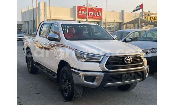 Ra Imported Toyota Hilux funfun Ọkọ̀ in Import - Dubai ni Ashanti