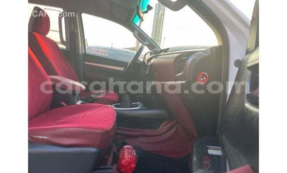Ra Imported Toyota Hilux funfun Ọkọ̀ in Import - Dubai ni Ashanti Ra Imported Toyota Hilux funfun Ọkọ̀ in Import - Dubai ni Ashanti