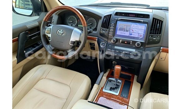 Ra Imported Toyota Land Cruiser funfun Ọkọ̀ in Import - Dubai ni Ashanti Ra Imported Toyota Land Cruiser funfun Ọkọ̀ in Import - Dubai ni Ashanti